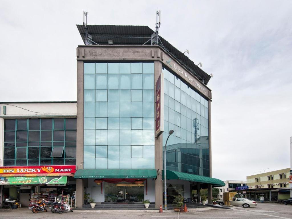 Luscious Hotel Bukit Mertajam Exterior photo